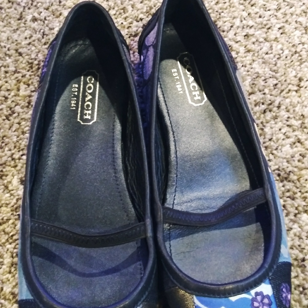 Authentic Coach slip on flats